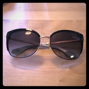 *hardly worn* Kate Spade’s sunglasses